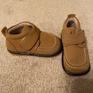 Squeaker Sneakers Bootd Boys Toddler Size 8 Like New